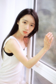 白衣校花与大白腿1免费观看